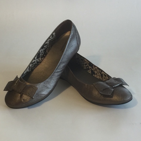 clarks ballet flats bow